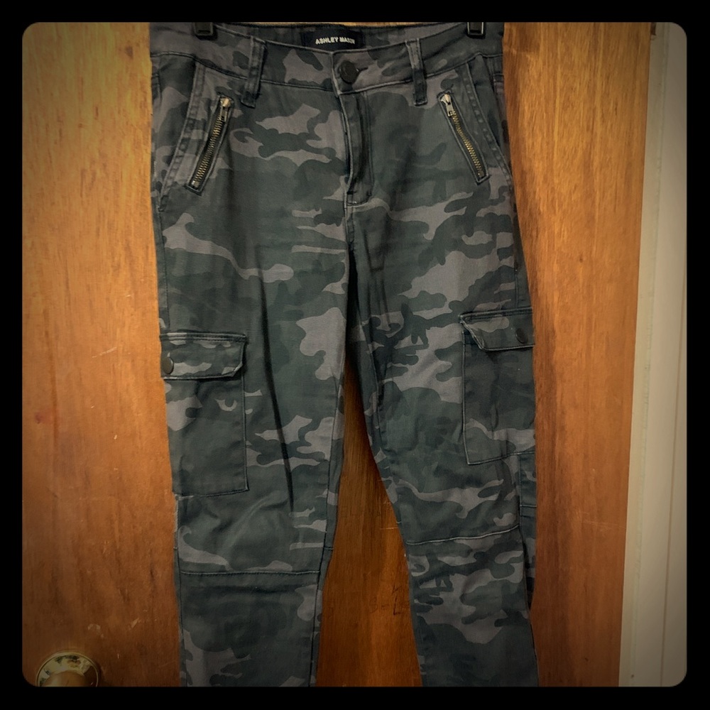 Grey army pants (style is skinny)